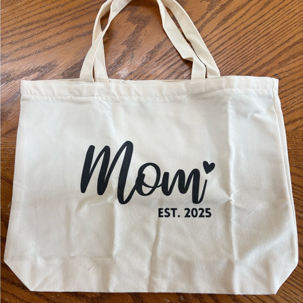 Cream Tote Bag with 'Mom' Print